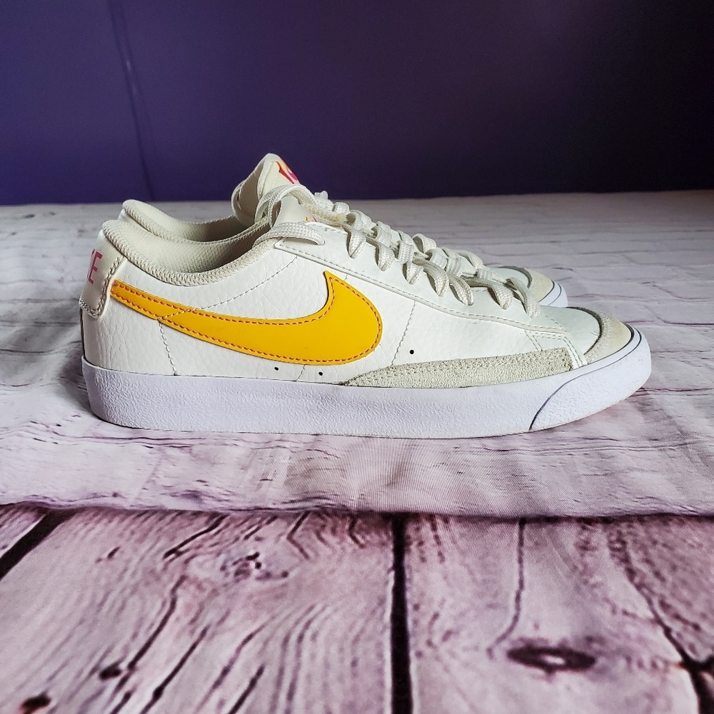 Nike‎ Blazer Low Platform Lifestyle Shoes Sneakers White Yellow Youth Size 7